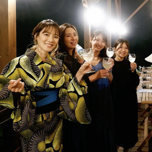 ✨🥂MIZUBASHO Artist Seriesを楽しんでくださっている投稿をご紹介🥂✨
@herbemi さん、素敵な投稿ありがとうございました😌

・・・
🎗MIZUBASHO Artist series in GOTO
⁡
素敵な女性たちがお料理と一緒に楽しんでくれてるのは
ワインではなく、日本酒🥂

この度
群馬県永井酒造『MIZUBASHO Artist series』
（@mizubasho_artist_series）
公認ミューズとして
⁡
五島列島で初のイベントを終えました🍾
⁡
第一弾として直感的に思いついたのが
⁡
『ナンゴラヒルズ』
という非日常感たっぷりの贅沢な空間
⁡
『島食ジーノ』
五島列島の野菜、魚、肉を使って丁寧に作られた
創作イタリアンコース料理
⁡
ここまで決まった段階で
周りの素敵な女性何人かに声をかけてみたら…
⁡
五島在住の方だけでなく
チェンマイ、群馬、鹿児島から旅行中の方々が
「参加したいです！」って言ってくれて
⁡
素敵でユニークな美女たちが
ごく自然に集まってしまいましたw
⁡
『MIZUBASHO Artist series』は
女性のエンパワーメントに取り組んでいるお酒🍾
⁡
一緒に楽しんでくれた女性たちは
それぞれ年齢や拠点や仕事は違っても
自立している凛とした雰囲気やおおらかなオーラ
軽やかなハッピーマインドがとっても心地よく
キラキラ輝く美しい笑顔が魅力的でした✨
⁡
お酒とお料理のマリアージュは最高！！🍽️
時間が経つのを忘れるほど幸せなひとときでした(*´-`*)
⁡
第一弾はイベント公開前に満席になり
メンバー限定のシークレットイベントとなりましたが
⁡
第二弾はこれまた素敵なシェフと計画中なので
よかったらご一緒いたしましょう♪
⁡
今日も素敵な一日を❤️

＊＊＊＊＊＊＊＊＊＊＊＊＊＊＊＊＊＊＊＊＊＊
*
✨follow me✨
@mizubasho_artist_series 
永井酒造のライフスタイルの中で日本酒の楽しみ方のご提案やプレゼント企画、イベントご招待などを発信しています😊
*
*
💎お酒の購入方法💎
プロフィールリンク先のMIZUBASHO Artist Series公式オンラインショップにて購入できます。
*
😊公式LINE友達大募集😊
特別キャンペーンや日本酒に合うレシピ、新酒やペアリングイベントをお届けしています！
プロフィールリンクからぜひ友達追加してください🙌
*
*
⭐️MIZUBASHO Artist Series⭐️
*
「尾瀬の水芭蕉プロジェクト」に賛同していただいたアーティストに「水芭蕉の花」を描いていただき、それをラベルデザインに反映する事でアートによる日本酒の付加価値創造を目指しております。
第3弾となるラベルは、現代日本画家の大竹寛子氏様による作品です。
*
🥂Floral Sparkling -フローラルスパークリング-
🥂Still -スティル-
🥂Dessert -デザート-
*
⁡
*
#リポスト
#日本酒好きな人と繋がりたい 
#永井酒造好きな人と繋がりたい
#2万本の水芭蕉を咲かせたい 
#永井酒造 #水芭蕉 #mizubasho #mizubasho_artistseries 
#日本酒 
#sake 
#sparklingsake 
#sakelover 
#日本酒女子 
#水芭蕉アーティストシリーズ 
#sdgs 
#グルメ好きな人と繋がりたい 
#家飲み 
#部屋飲み 
#晩酌 
#晩酌女子 
#wine 
#winelover